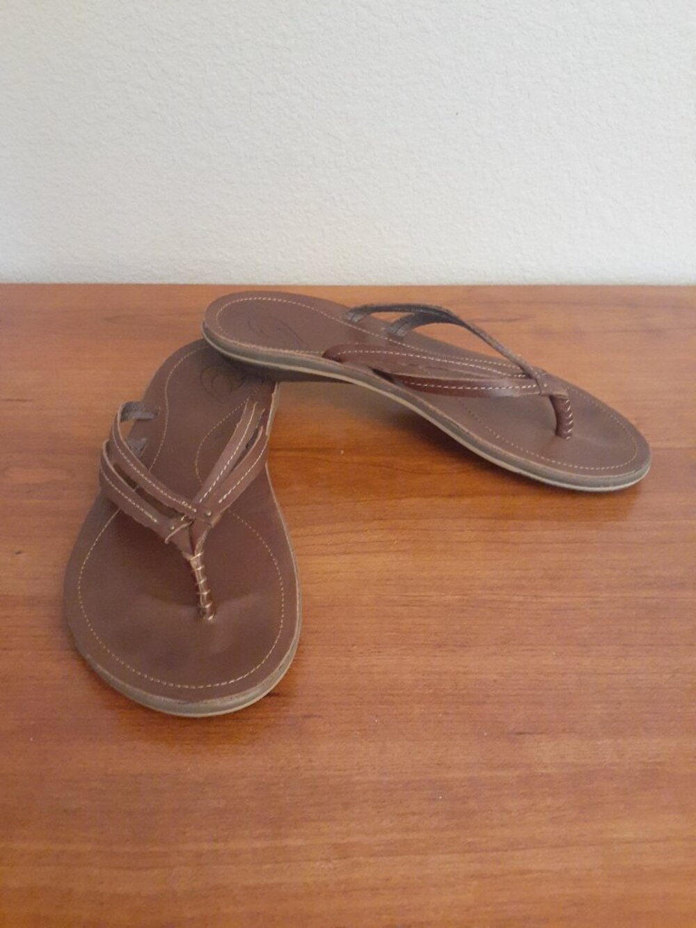 OluKai Leather Flip Flop Shoes
